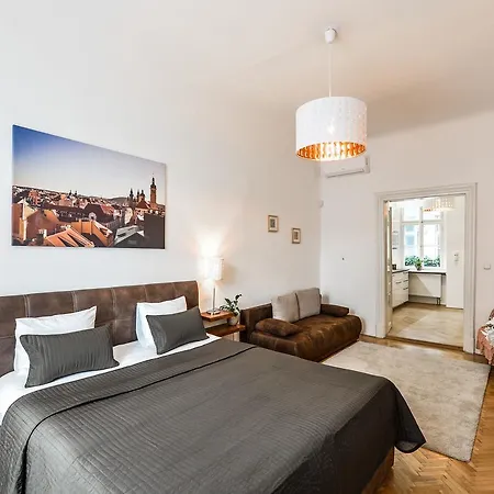 Royal Route Appartement *