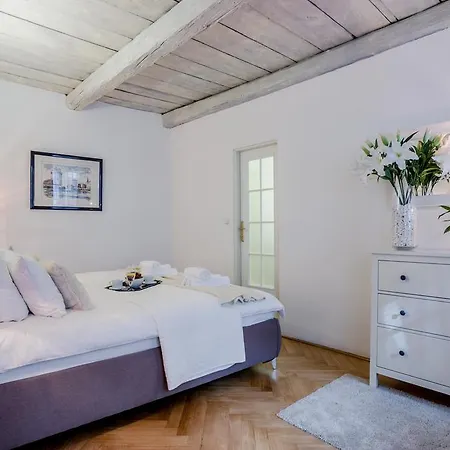 رويال روت ريزيدنس براغ