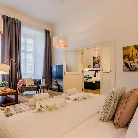 رويال روت ريزيدنس شقة *