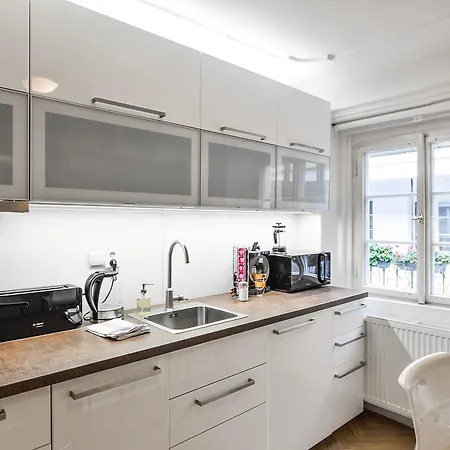 رويال روت ريزيدنس *