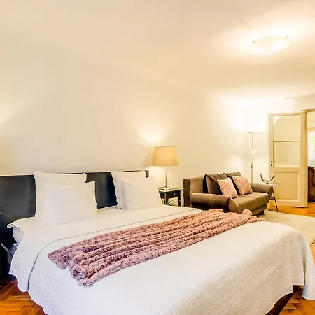 Royal Route Apartment