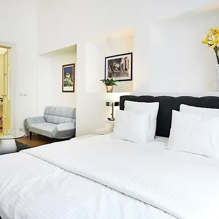 Royal Route Apartment